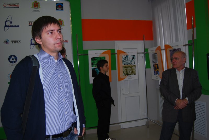 Фото к 21 октября 2011 года в 16:00 в помещении Информационного центра по атомной энергии в г. Владимире состоялось открытие выставки «Неживая жизнь: природа из металла».