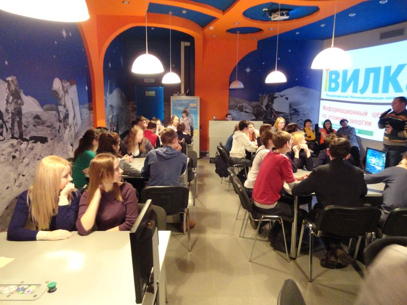 Фото к Во владимирском информационном центре по атомной энергии прошел 2 полуфинал школьного городского чемпионата по «Своей игре».