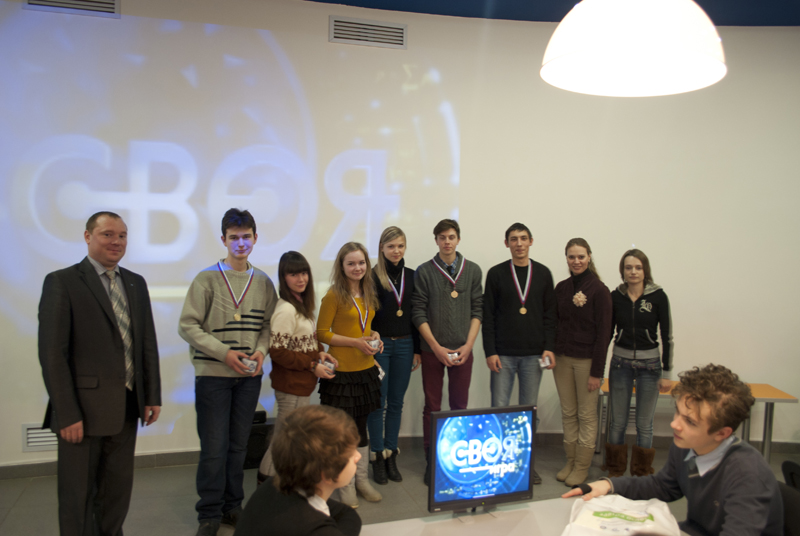 Фото к Во Владимире завершился городской школьный чемпионат по командной викторине «Своя игра»