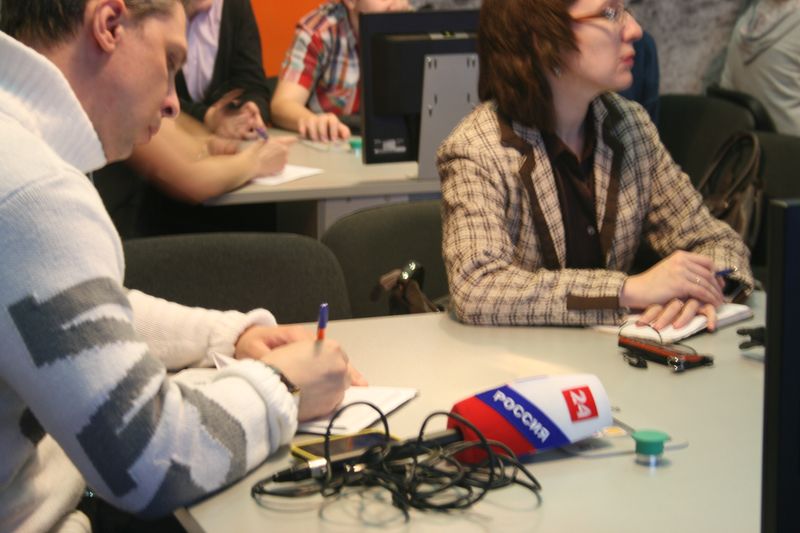 Фото к Американские и владимирские волонтеры обменялись опытом в информационном центре по атомной энергии.