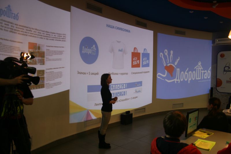 Фото к Американские и владимирские волонтеры обменялись опытом в информационном центре по атомной энергии.