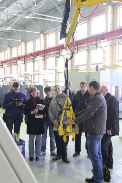 Фото к Юные журналисты из Владимира прикоснулись к секретам производственных успехов ОАО «ВПО „Точмаш“».