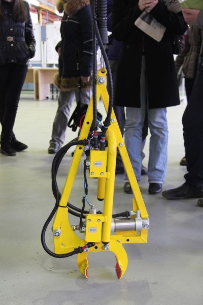 Фото к Юные журналисты из Владимира прикоснулись к секретам производственных успехов ОАО «ВПО „Точмаш“».