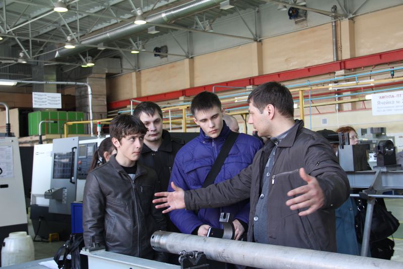 Фото к Юные журналисты из Владимира прикоснулись к секретам производственных успехов ОАО «ВПО „Точмаш“».