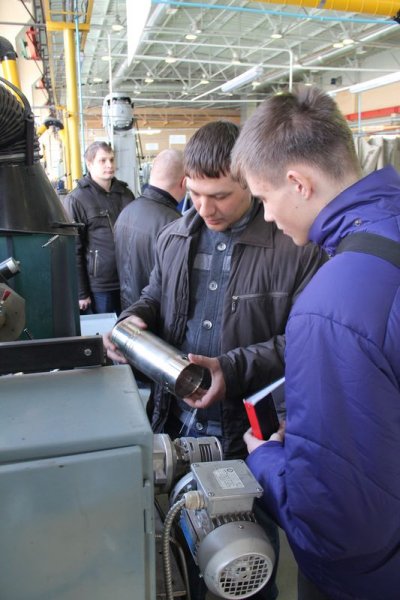 Фото к Юные журналисты из Владимира прикоснулись к секретам производственных успехов ОАО «ВПО „Точмаш“».