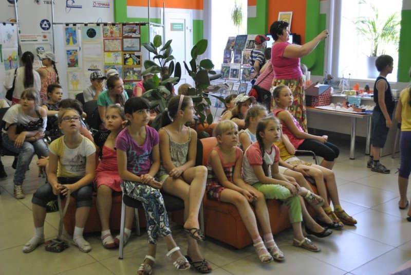 Фото к Каникулы владимирские школьники проводят в информационном центре по атомной энергии.