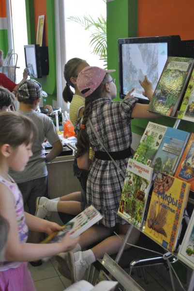 Фото к Каникулы владимирские школьники проводят в информационном центре по атомной энергии.