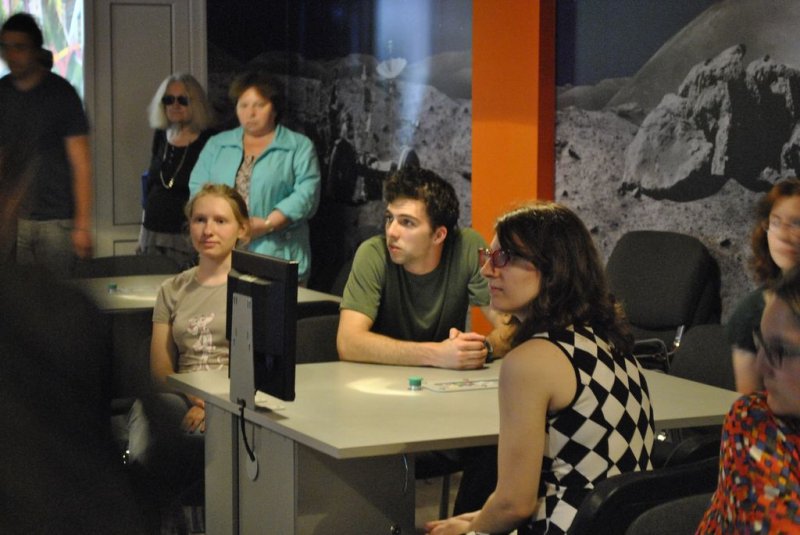 Фото к Американские студенты приняли участие в проекте информационного центра по атомной энергии города Владимира «Игры разума».