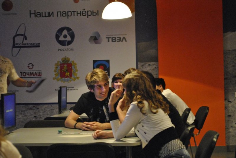 Фото к Американские студенты приняли участие в проекте информационного центра по атомной энергии города Владимира «Игры разума».