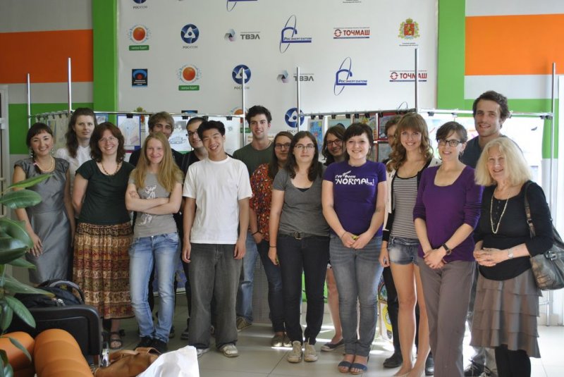 Фото к Американские студенты приняли участие в проекте информационного центра по атомной энергии города Владимира «Игры разума».