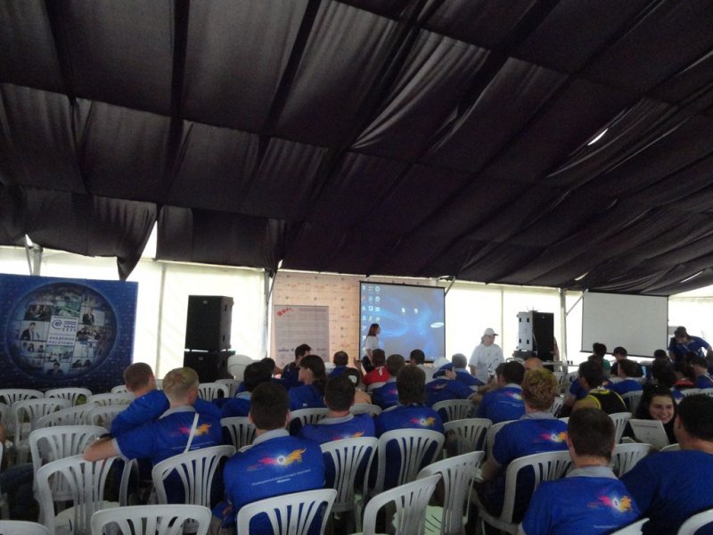 Фото к Николай Тихонов пообщался с участниками молодежного форума «Форсаж» в формате «101 вопрос космонавту»