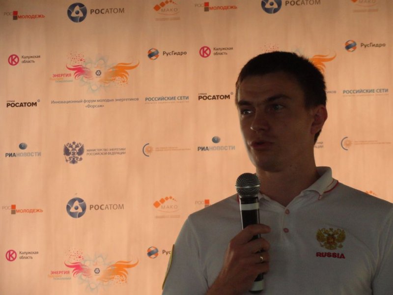 Фото к Николай Тихонов пообщался с участниками молодежного форума «Форсаж» в формате «101 вопрос космонавту»