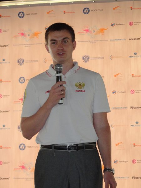 Фото к Николай Тихонов пообщался с участниками молодежного форума «Форсаж» в формате «101 вопрос космонавту»