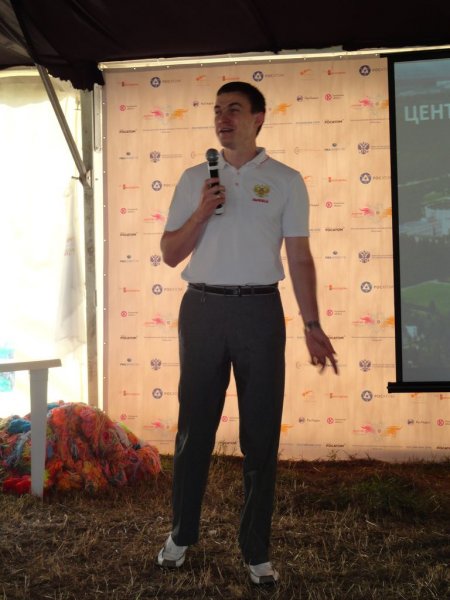 Фото к Николай Тихонов пообщался с участниками молодежного форума «Форсаж» в формате «101 вопрос космонавту»