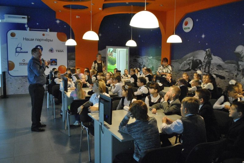 Фото к В День знаний владимирские школьники вспоминали Конституцию Российской Федерации.