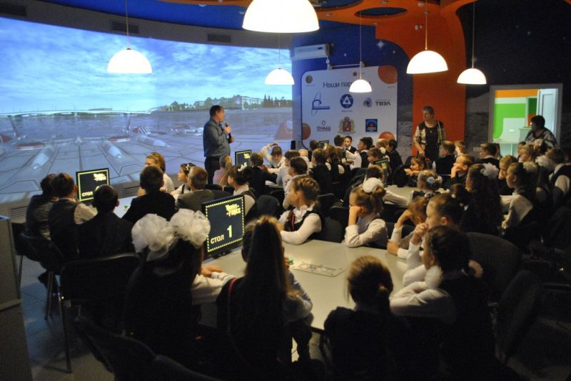 Фото к В День знаний владимирские школьники вспоминали Конституцию Российской Федерации.