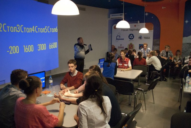 Фото к В информационном центре по атомной энергии начался 2 школьный чемпионат по «Своей игре»