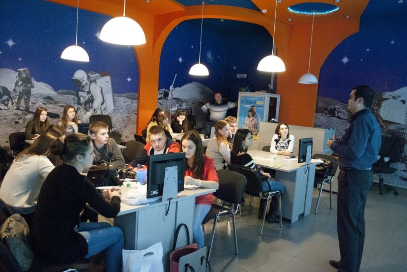 Фото к От общественного объединения — к социальным проектам: в информационном центре по атомной энергии стартовала школа кураторов «Тетрадки дружбы»