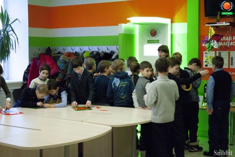 Фото к Победитель владимирского городского конкурса «Педагог года» Елена Таланова посетила информационный центр по атомной энергии