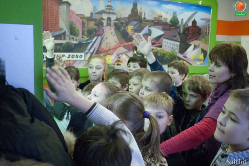 Фото к Победитель владимирского городского конкурса «Педагог года» Елена Таланова посетила информационный центр по атомной энергии