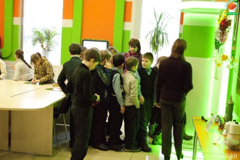 Фото к Победитель владимирского городского конкурса «Педагог года» Елена Таланова посетила информационный центр по атомной энергии