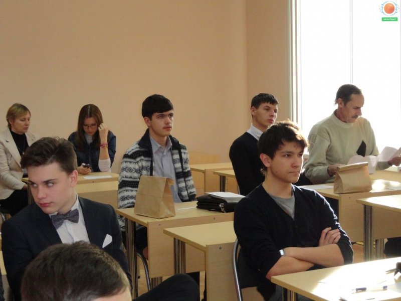 Фото к Владимирские школьники рассчитали производительность градирни на областной олимпиаде по физике