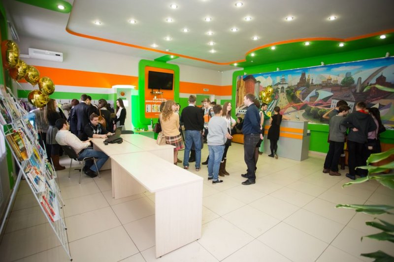 Фото к Миллионным посетителем сети информационных центров по атомной энергии стала ученица школы № 8 города Владимира