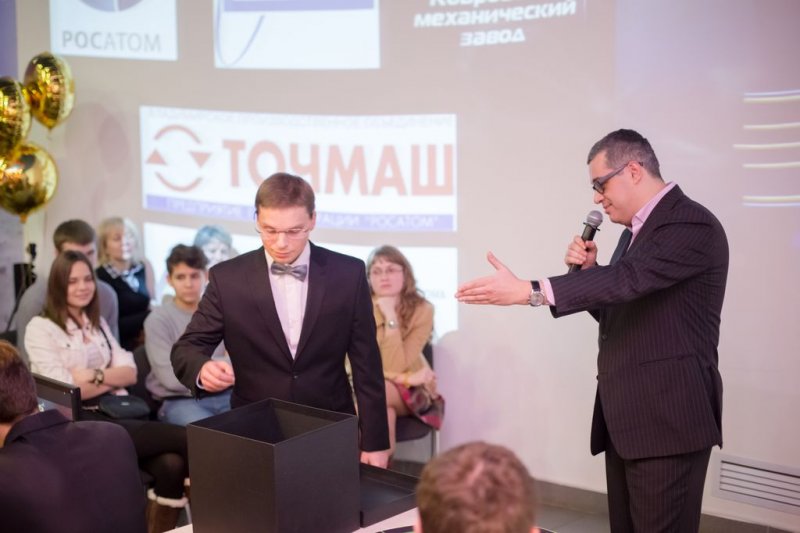 Фото к Миллионным посетителем сети информационных центров по атомной энергии стала ученица школы № 8 города Владимира