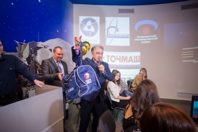 Фото к Миллионным посетителем сети информационных центров по атомной энергии стала ученица школы № 8 города Владимира