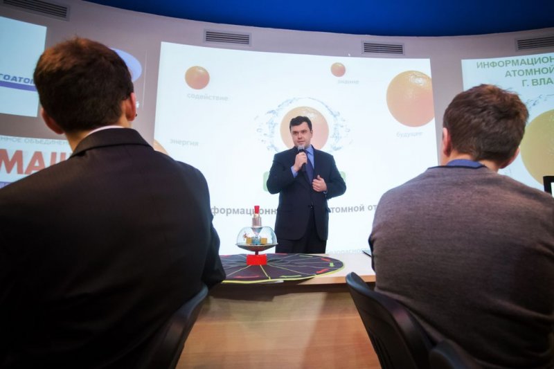 Фото к Миллионным посетителем сети информационных центров по атомной энергии стала ученица школы № 8 города Владимира