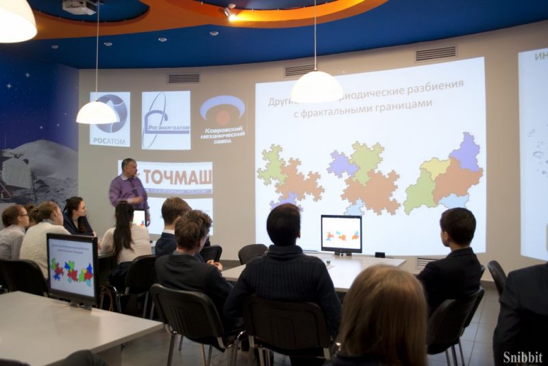 Фото к Упорядочены, но не периодичны: удивительный мир квазикристаллов