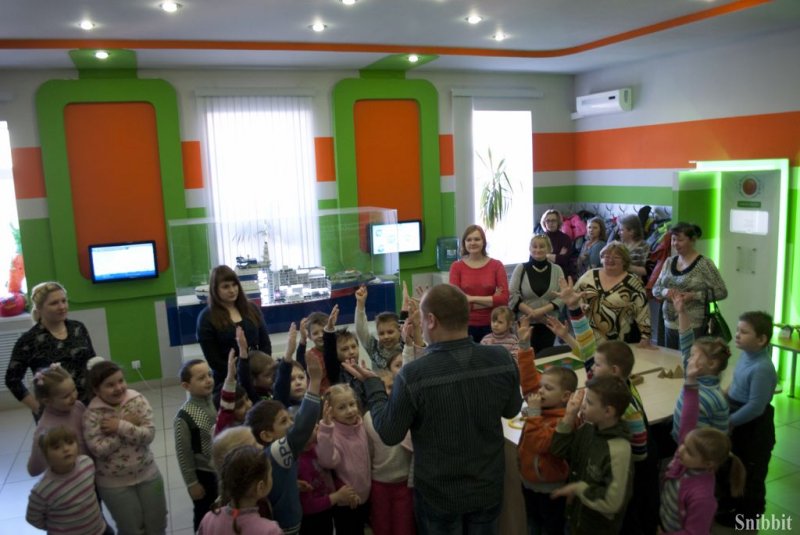 Фото к Привет с орбиты: ученики из 25 школы в режиме онлайн увидели видеотрансляцию сеанса связи с МКС. 