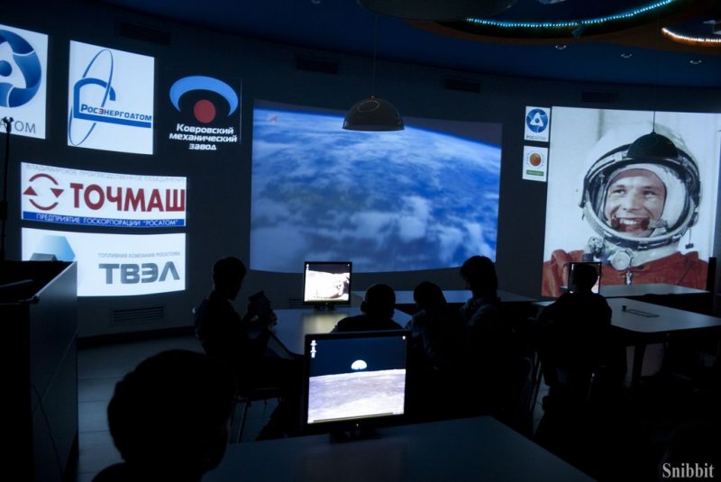 Фото к Привет с орбиты: ученики из 25 школы в режиме онлайн увидели видеотрансляцию сеанса связи с МКС. 