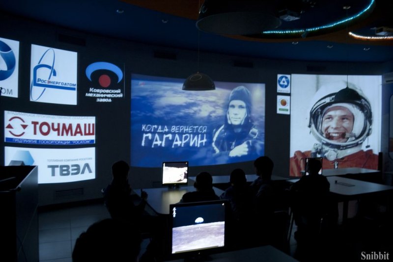 Фото к Привет с орбиты: ученики из 25 школы в режиме онлайн увидели видеотрансляцию сеанса связи с МКС. 