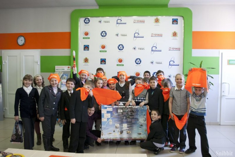 Фото к Привет с орбиты: ученики из 25 школы в режиме онлайн увидели видеотрансляцию сеанса связи с МКС. 