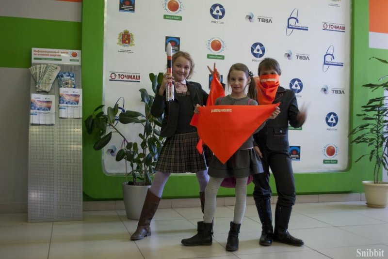 Фото к Привет с орбиты: ученики из 25 школы в режиме онлайн увидели видеотрансляцию сеанса связи с МКС. 