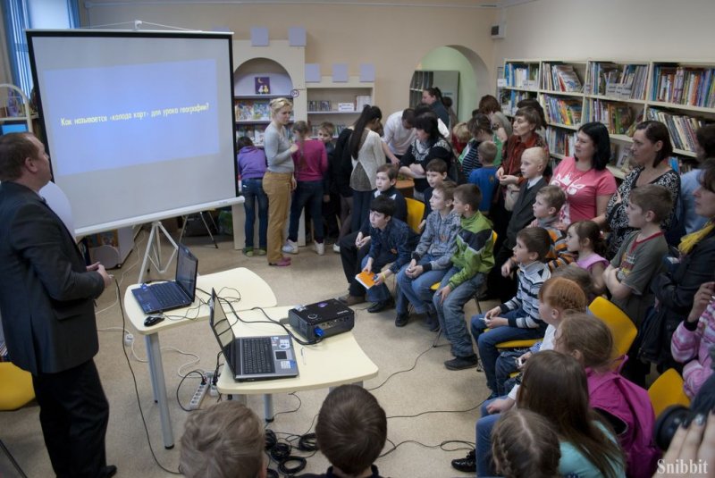 Фото к «Перевод времени»: владимирский информационный центр по атомной энергии принял участие во Всероссийской акции «Библионочь»