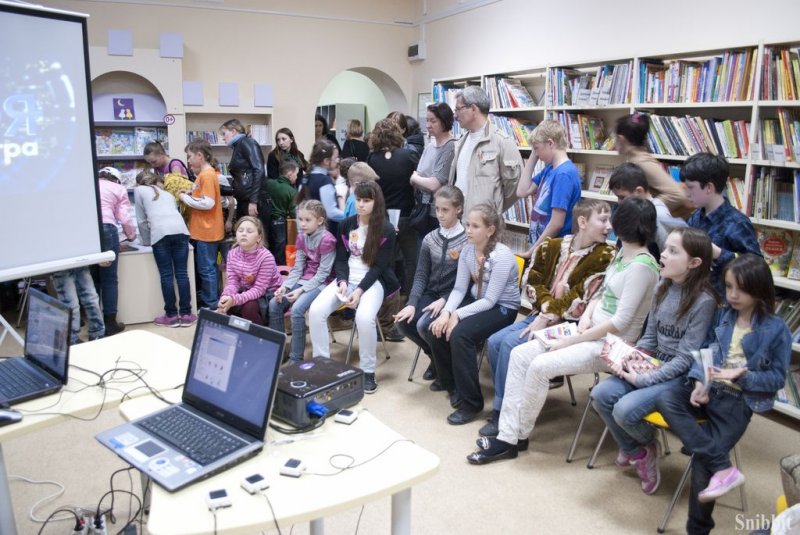 Фото к «Перевод времени»: владимирский информационный центр по атомной энергии принял участие во Всероссийской акции «Библионочь»