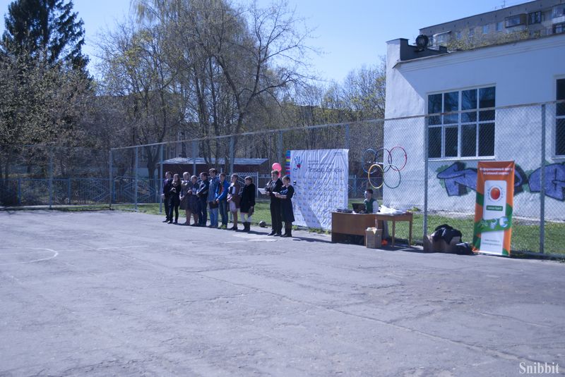 Фото к «Ретро Олимпиада» для современных школьников: во Владимире прошли соревнования по уличным играм