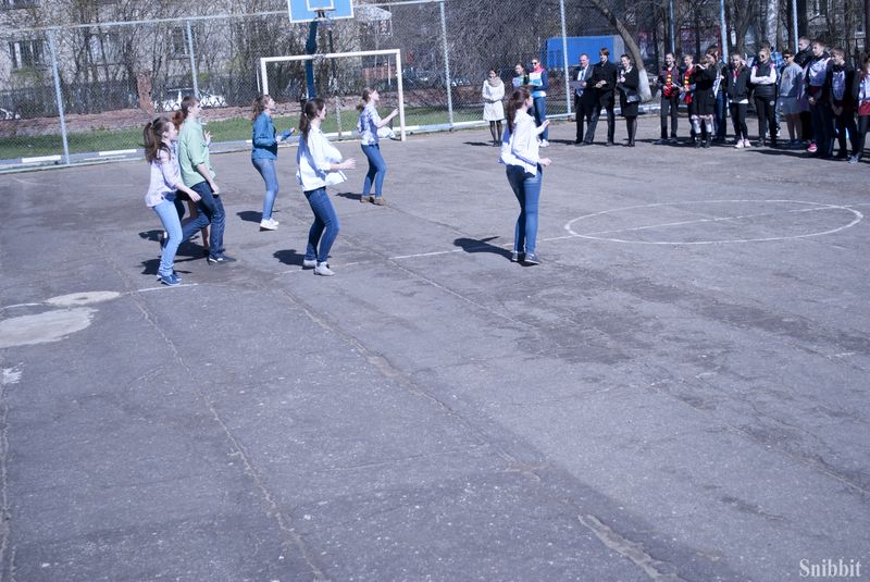 Фото к «Ретро Олимпиада» для современных школьников: во Владимире прошли соревнования по уличным играм