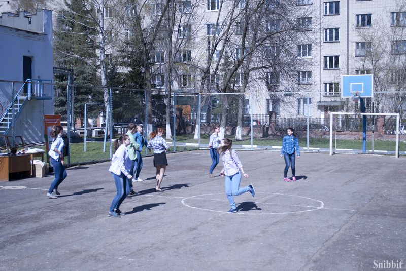 Фото к «Ретро Олимпиада» для современных школьников: во Владимире прошли соревнования по уличным играм
