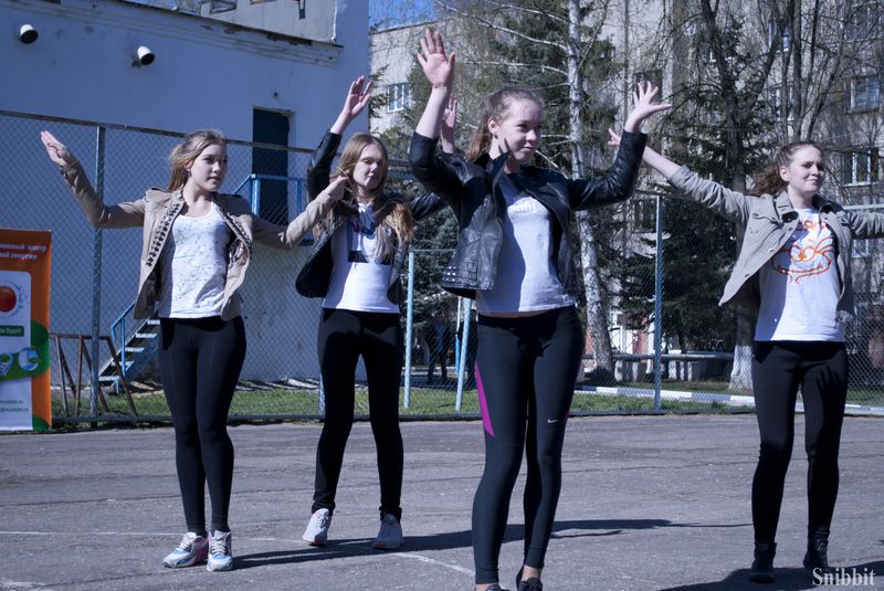 Фото к «Ретро Олимпиада» для современных школьников: во Владимире прошли соревнования по уличным играм