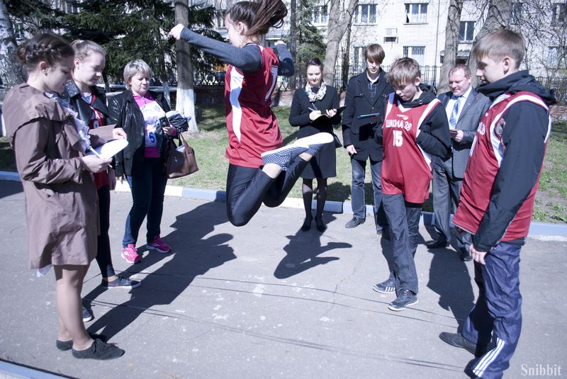 Фото к «Ретро Олимпиада» для современных школьников: во Владимире прошли соревнования по уличным играм
