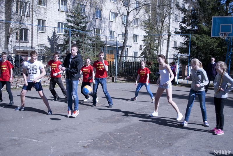 Фото к «Ретро Олимпиада» для современных школьников: во Владимире прошли соревнования по уличным играм