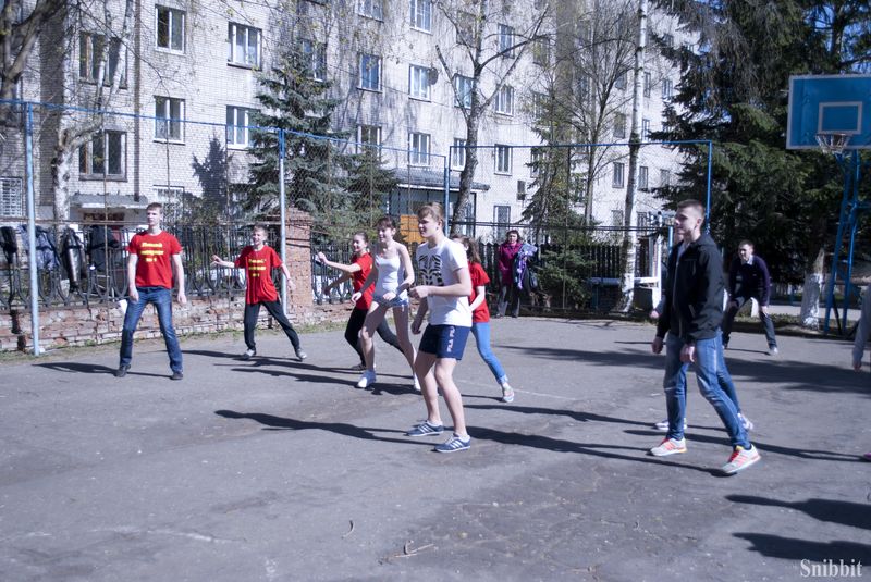 Фото к «Ретро Олимпиада» для современных школьников: во Владимире прошли соревнования по уличным играм