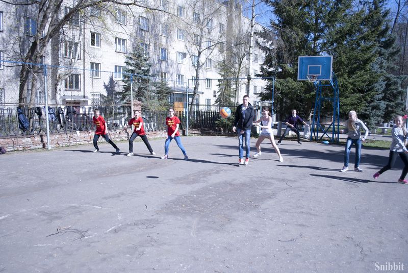 Фото к «Ретро Олимпиада» для современных школьников: во Владимире прошли соревнования по уличным играм