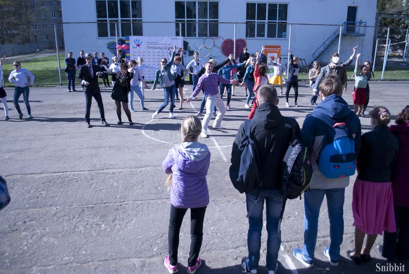 Фото к «Ретро Олимпиада» для современных школьников: во Владимире прошли соревнования по уличным играм