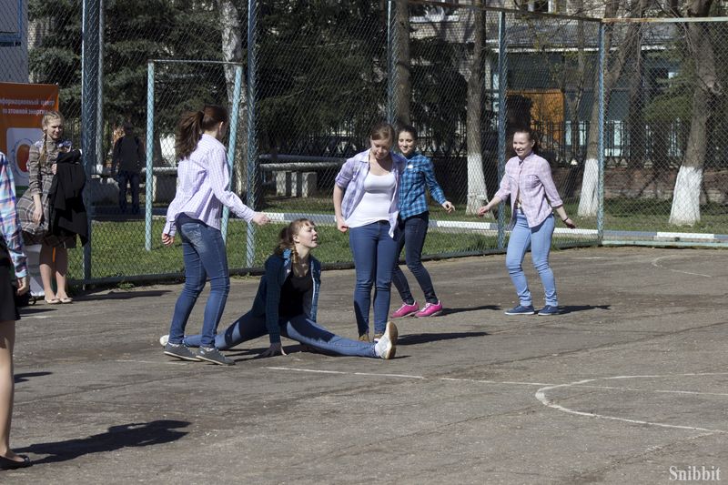 Фото к «Ретро Олимпиада» для современных школьников: во Владимире прошли соревнования по уличным играм