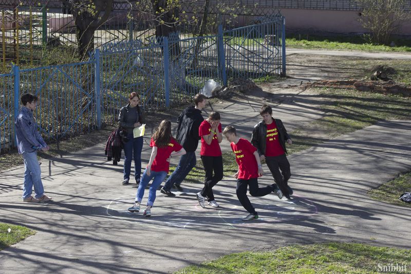 Фото к «Ретро Олимпиада» для современных школьников: во Владимире прошли соревнования по уличным играм