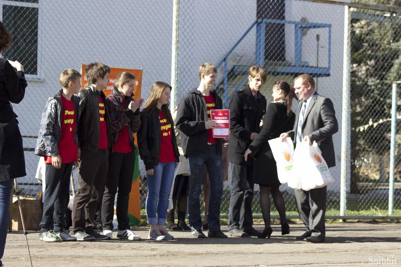 Фото к «Ретро Олимпиада» для современных школьников: во Владимире прошли соревнования по уличным играм